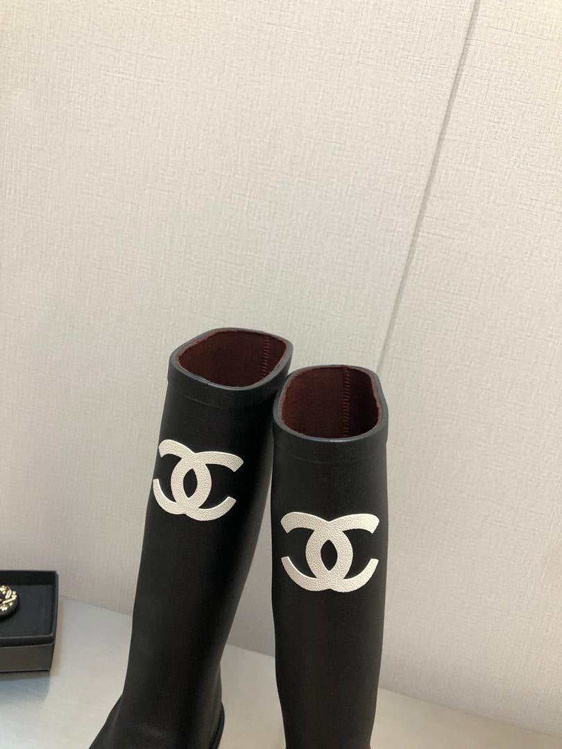 Viral Rubber Boots